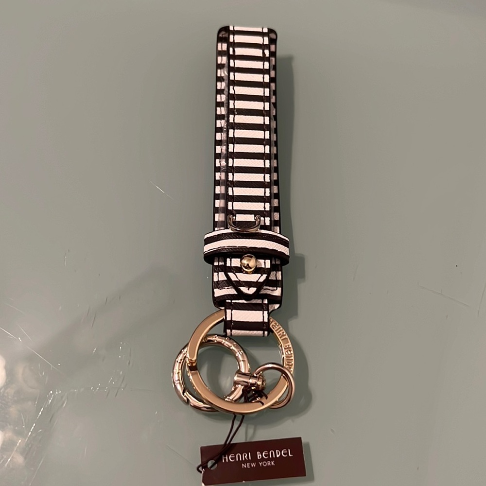 Henri Bendel key chain